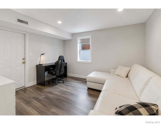 4 Concord Lane, Smithtown, NY 11787