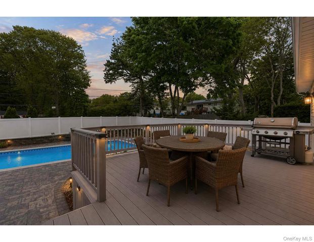 4 Concord Lane, Smithtown, NY 11787
