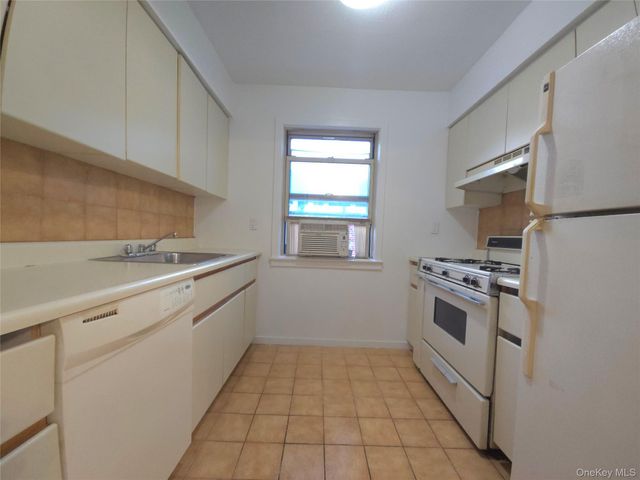 79 N Broadway D2, White Plains, NY 10603
