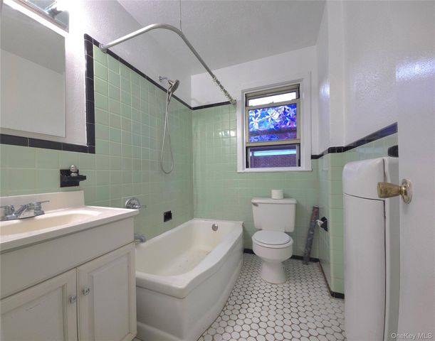 79 N Broadway D2, White Plains, NY 10603