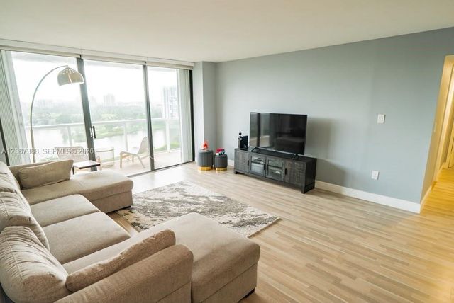 3701 N Country Club Drive 1807, Aventura, FL 33180