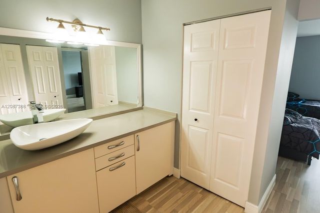 3701 N Country Club Drive 1807, Aventura, FL 33180