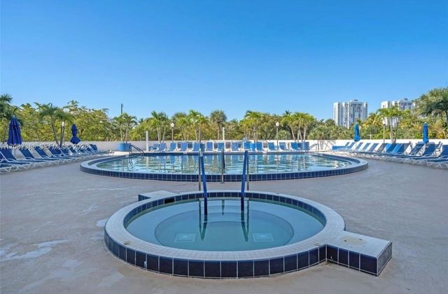 3701 N Country Club Drive 1807, Aventura, FL 33180