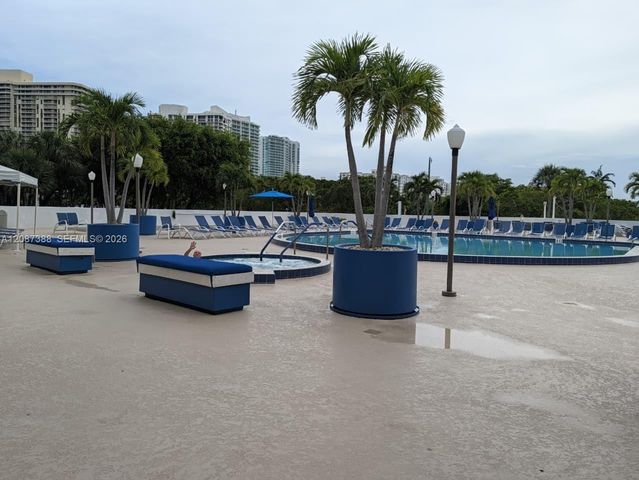 3701 N Country Club Drive 1807, Aventura, FL 33180