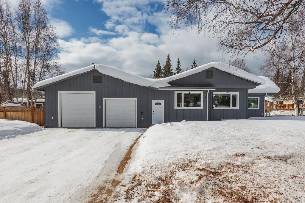 3025 CHINOOK DRIVE, Fairbanks, AK 99709
