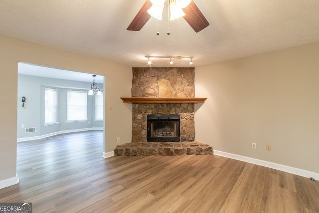 136 Creek Side Drive, Mcdonough, GA 30252