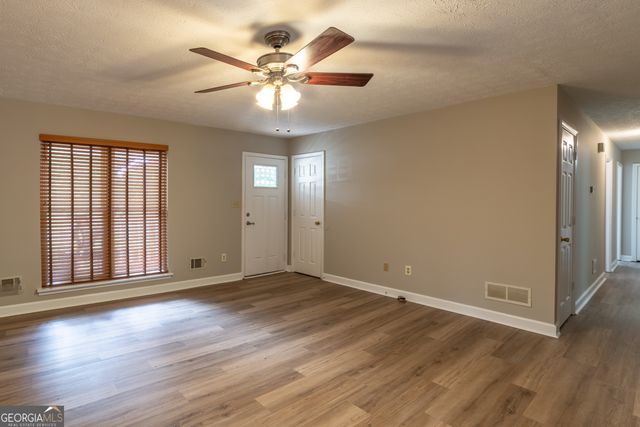 136 Creek Side Drive, Mcdonough, GA 30252