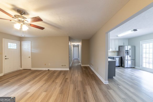 136 Creek Side Drive, Mcdonough, GA 30252