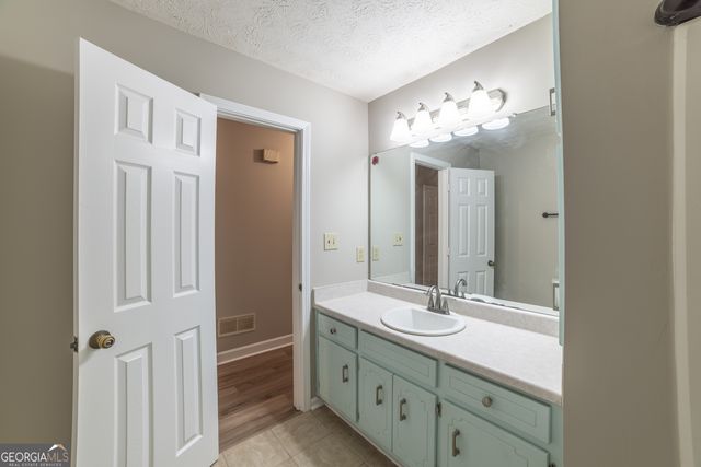 136 Creek Side Drive, Mcdonough, GA 30252