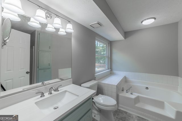 136 Creek Side Drive, Mcdonough, GA 30252