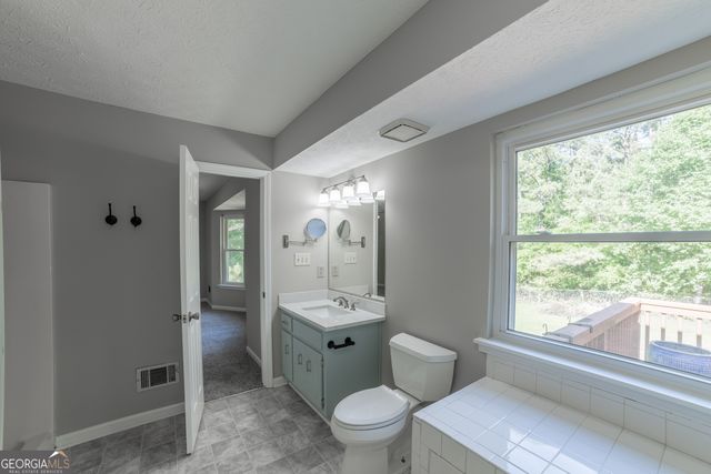 136 Creek Side Drive, Mcdonough, GA 30252