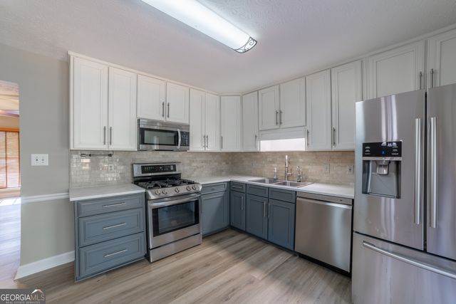 136 Creek Side Drive, Mcdonough, GA 30252