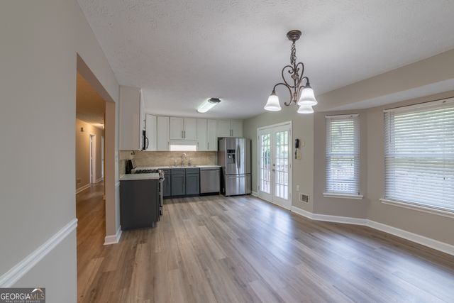 136 Creek Side Drive, Mcdonough, GA 30252