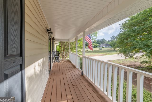 136 Creek Side Drive, Mcdonough, GA 30252