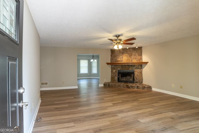 136 Creek Side Drive, Mcdonough, GA 30252