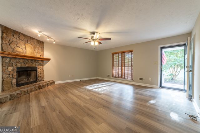 136 Creek Side Drive, Mcdonough, GA 30252