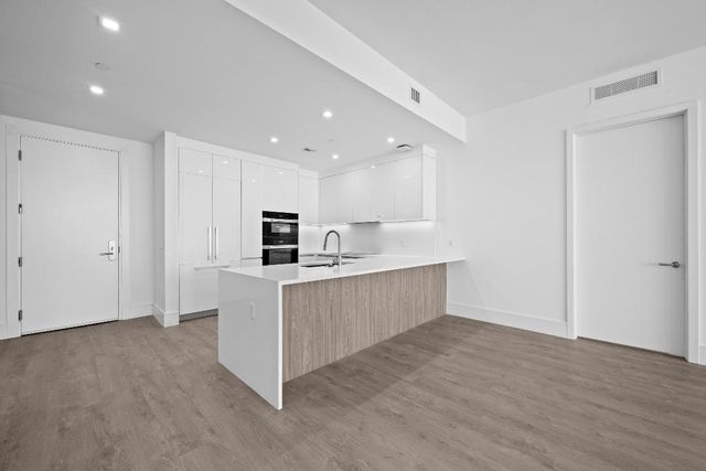 220 Lake Shore Drive 917, Lake Park, FL 33403