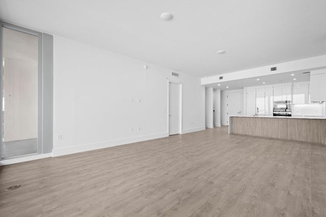 220 Lake Shore Drive 917, Lake Park, FL 33403