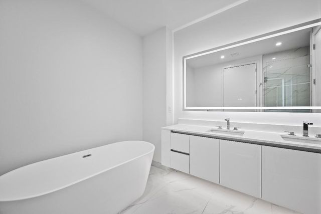 220 Lake Shore Drive 917, Lake Park, FL 33403