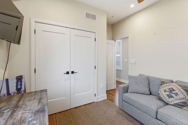 207 Kemp Alley, Cincinnati, OH 45202