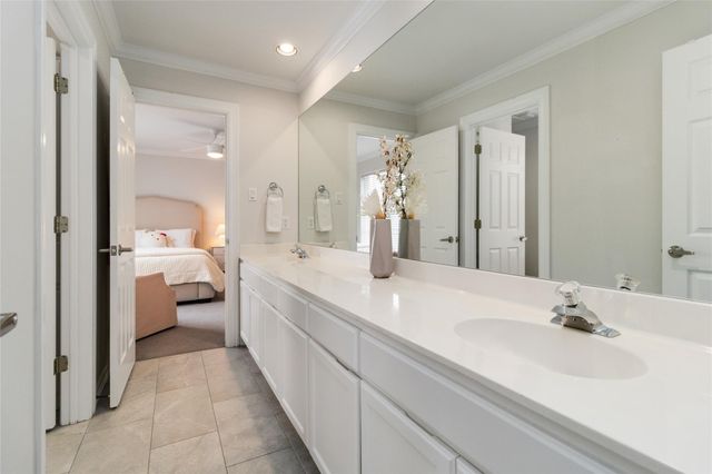 4010 Long Champ DR 15, Austin, TX 78746