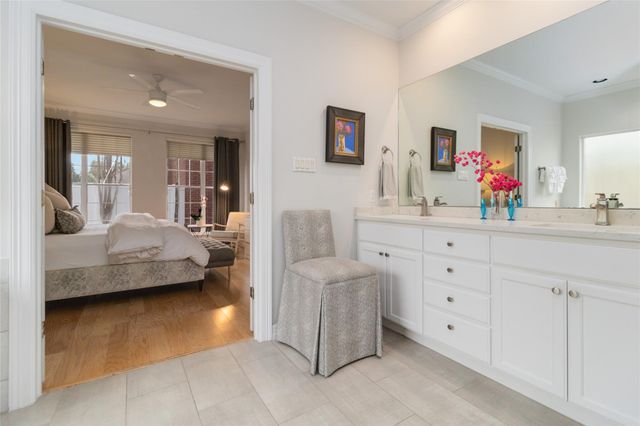 4010 Long Champ DR 15, Austin, TX 78746