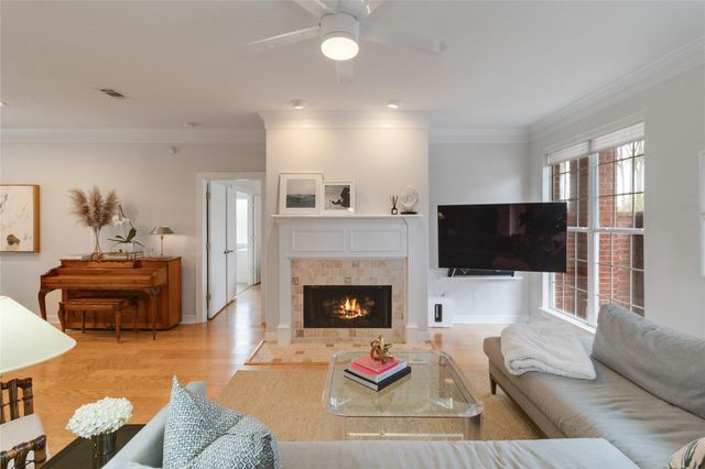 4010 Long Champ DR 15, Austin, TX 78746