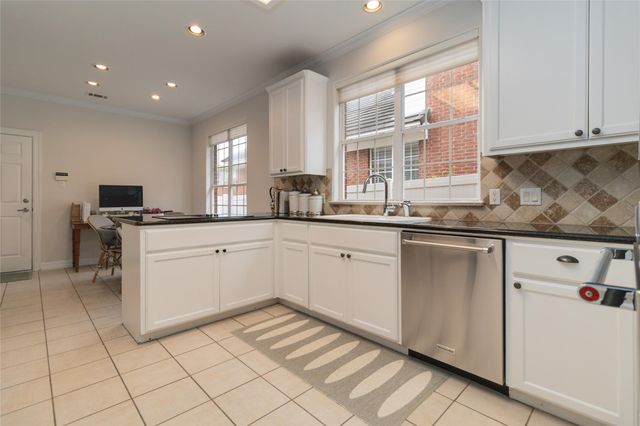 4010 Long Champ DR 15, Austin, TX 78746