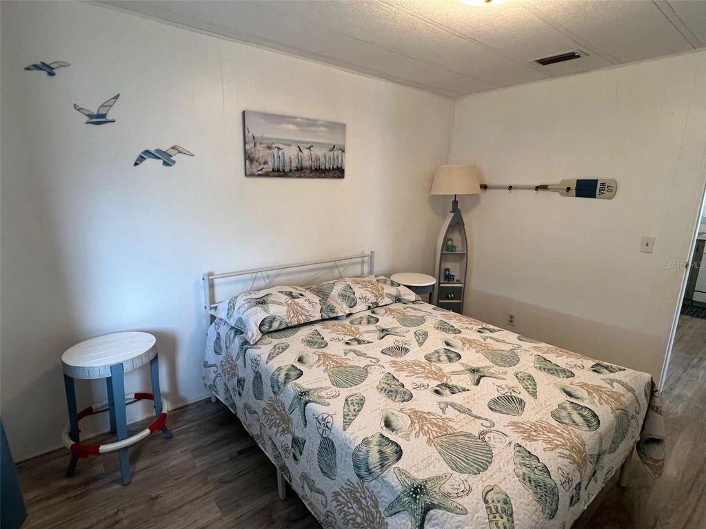 Image 13 of property listing at 519 NEEDLE PALM STREET, Largo, FL 33778