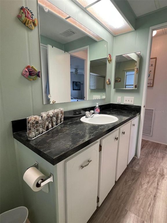 Image 17 of property listing at 519 NEEDLE PALM STREET, Largo, FL 33778