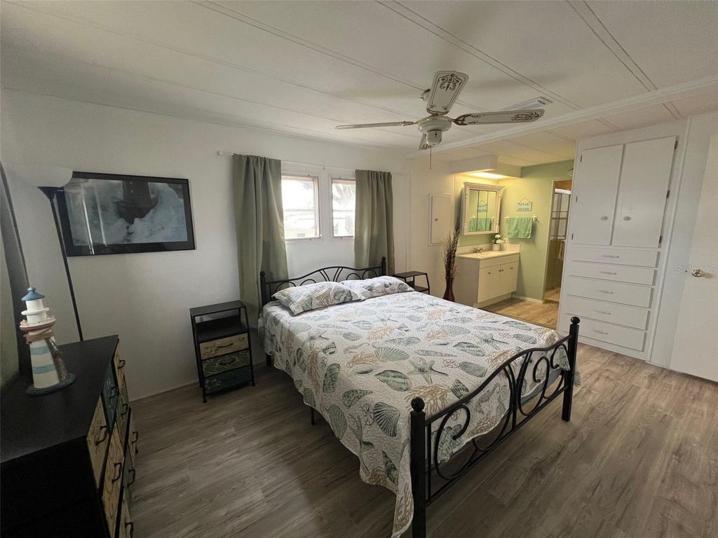 Image 21 of property listing at 519 NEEDLE PALM STREET, Largo, FL 33778