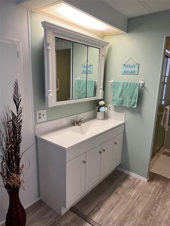 Image 22 of property listing at 519 NEEDLE PALM STREET, Largo, FL 33778