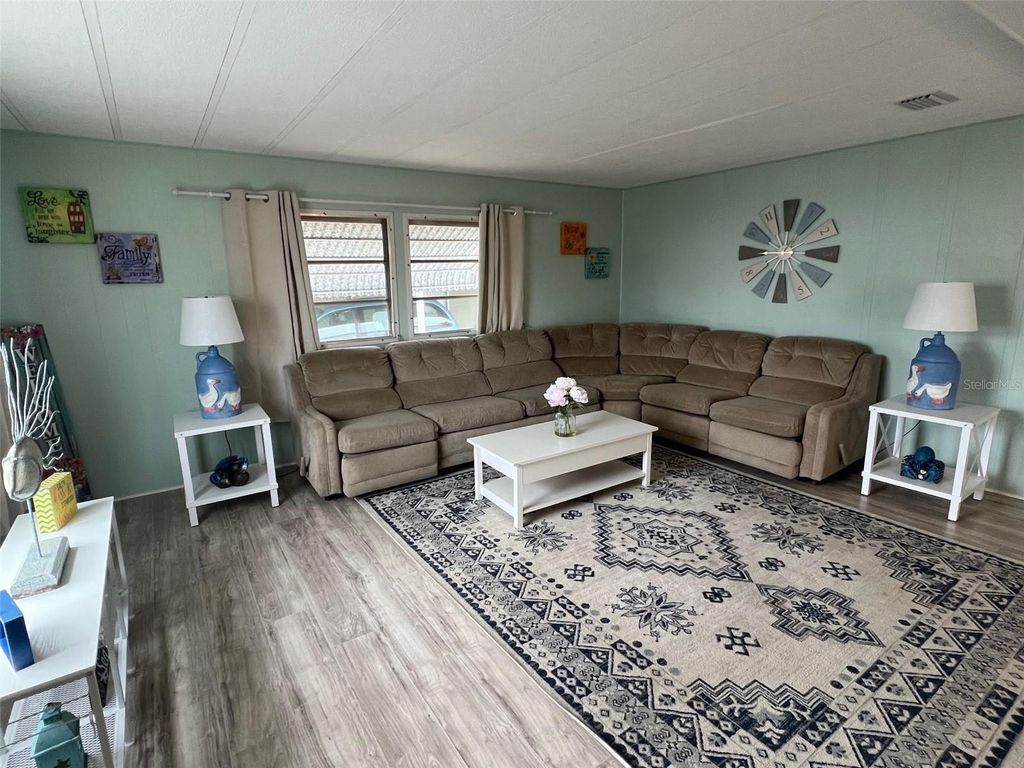 Image 10 of property listing at 519 NEEDLE PALM STREET, Largo, FL 33778