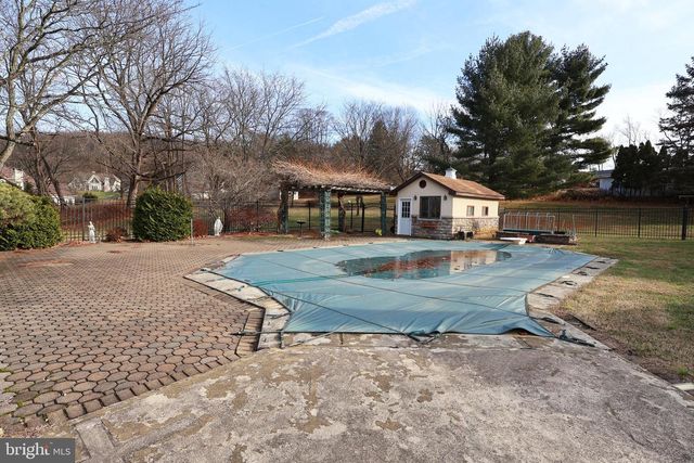 1501 DETWEILER AVE, Hellertown, PA 18055