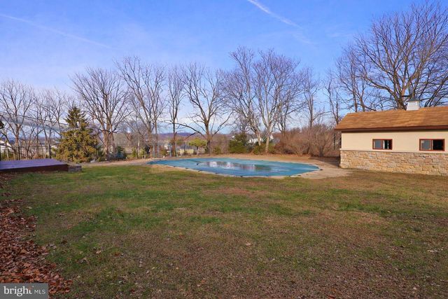 1501 DETWEILER AVE, Hellertown, PA 18055