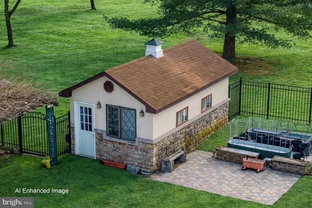 1501 DETWEILER AVE, Hellertown, PA 18055