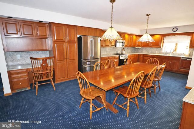 1501 DETWEILER AVE, Hellertown, PA 18055