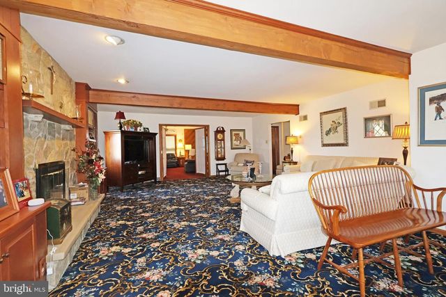 1501 DETWEILER AVE, Hellertown, PA 18055