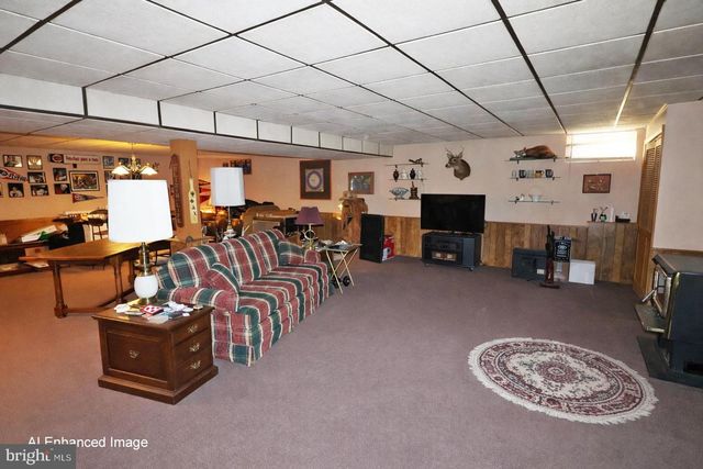 1501 DETWEILER AVE, Hellertown, PA 18055