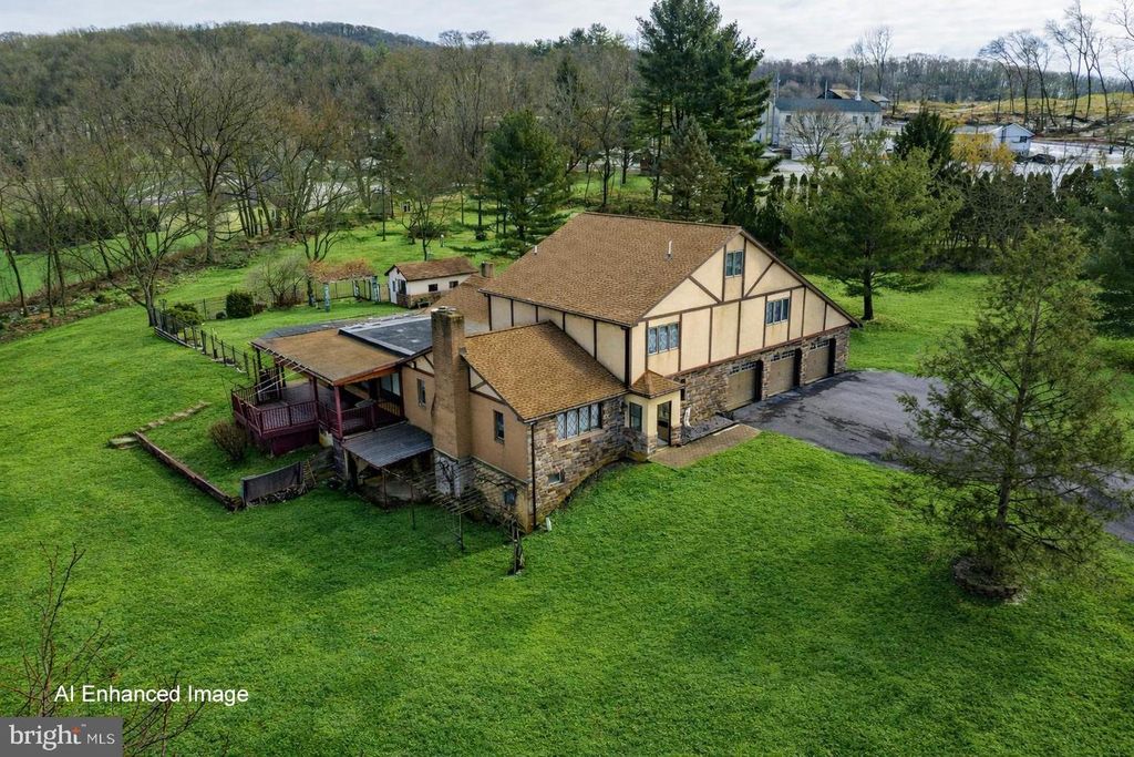 1501 DETWEILER AVE, Hellertown, PA 18055