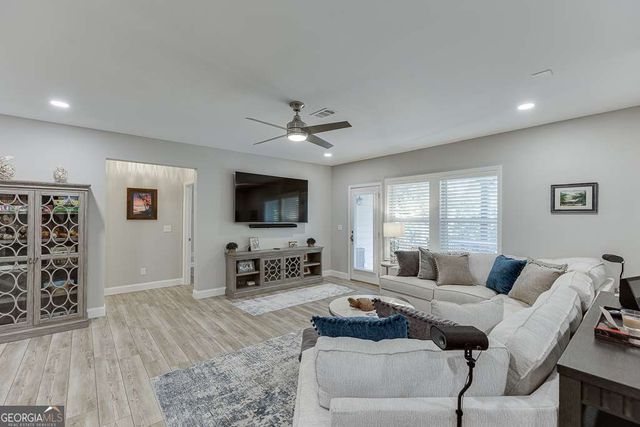 5188 Watchmans Cove, Gainesville, GA 30504