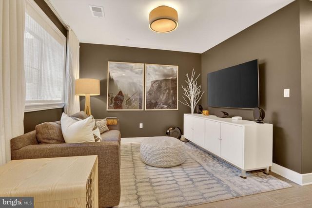 1305 D ST SE, Washington, DC 20003