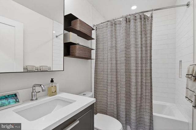 1305 D ST SE, Washington, DC 20003