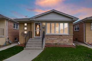 7520 W Carmen Avenue, Harwood Heights, IL 60706