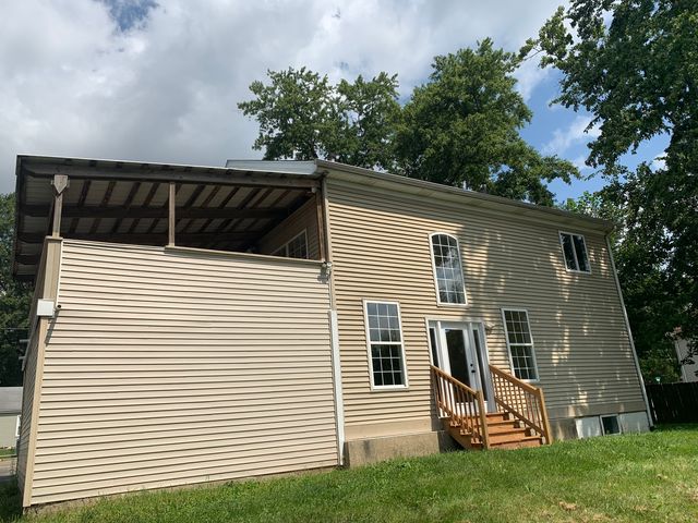 949 Harriet Avenue, Aurora, IL 60505