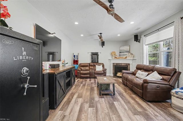 3904 Ordinary LOOP, Hayes, VA 23072