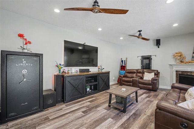 3904 Ordinary LOOP, Hayes, VA 23072