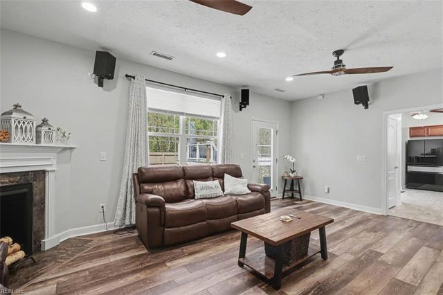 3904 Ordinary LOOP, Hayes, VA 23072
