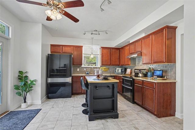 3904 Ordinary LOOP, Hayes, VA 23072