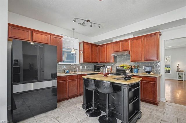 3904 Ordinary LOOP, Hayes, VA 23072